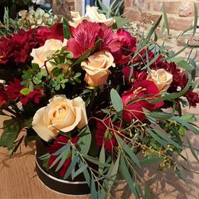 fwthumbCHRISTMAS FLORAL HAT BOX.jpg